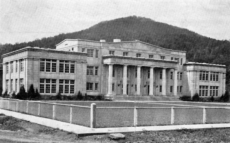 Dixie Portland Memorial School frontal view