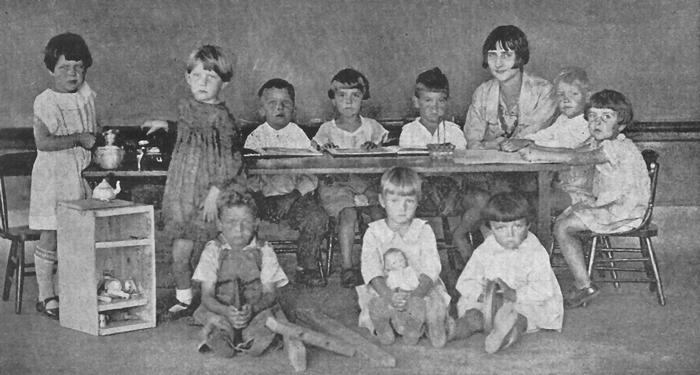 Captioned kindergarten class photo