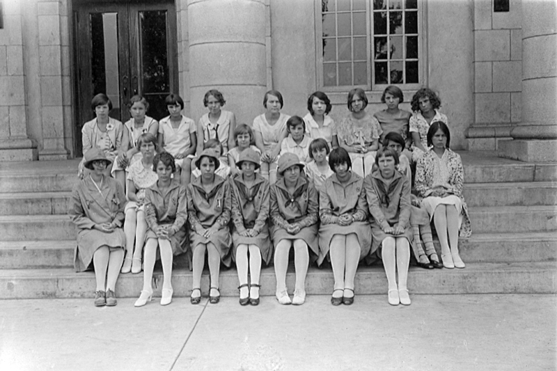 Unknown group, possibly Girl Scouts