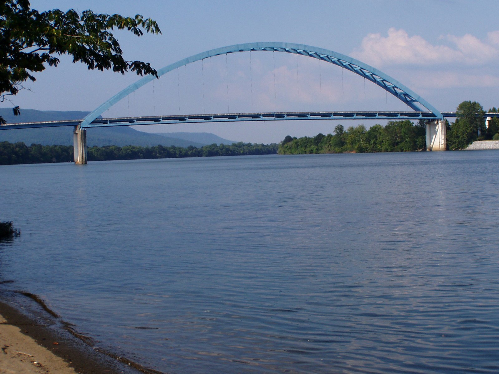 Shelby Rhinehart Bridge carrying SR-156 over the Tennessee River at South Pittsburg