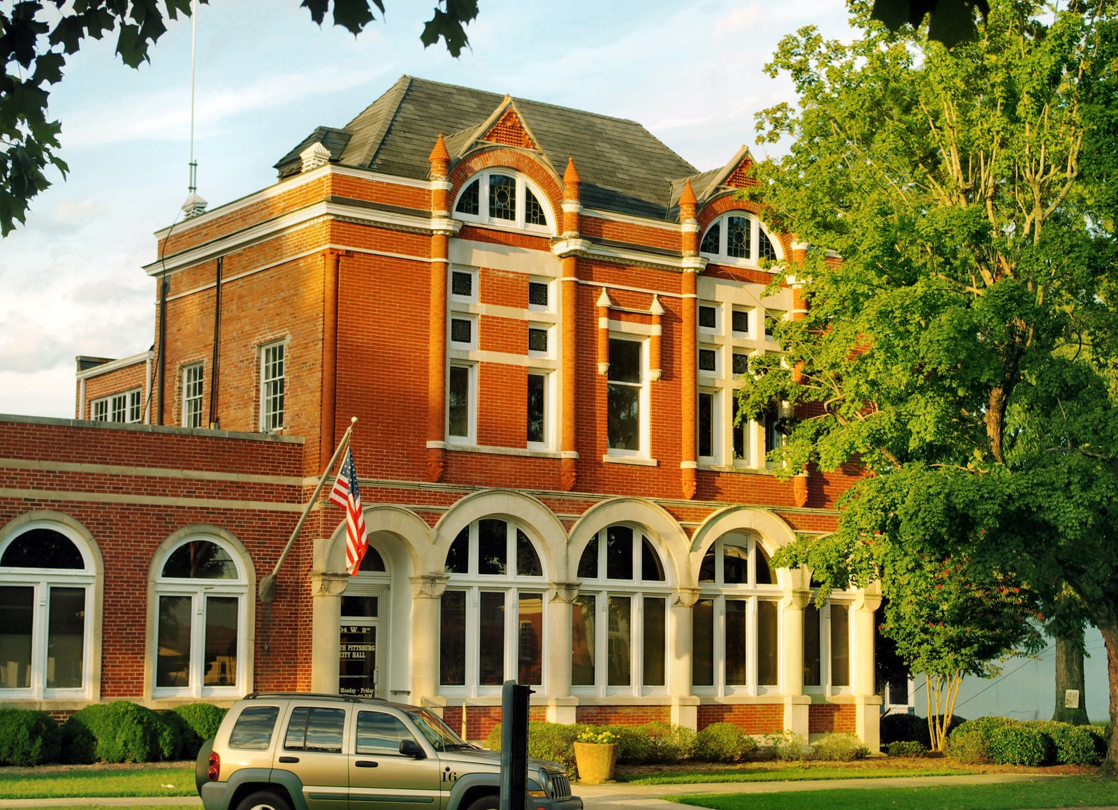 South Pittsburg City Hall, originally the First National Bank, built 1887